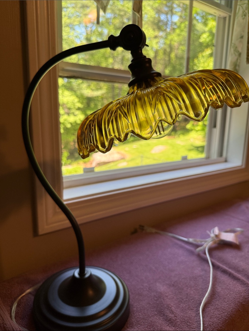 Vintage-Inspired Amber Glass Desk Lamp with Curved Metal Base sunflower design